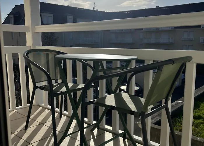 - 2 Pieces Avec Balcon Et Parking- Hyper Centre Et * Cabourg