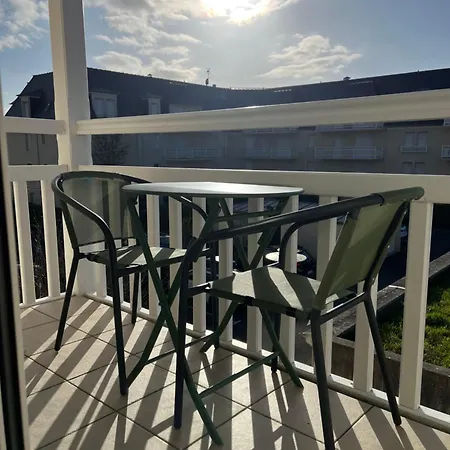 - 2 Pieces Avec Balcon Et Parking- Hyper Centre Et * Cabourg